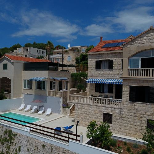 Family-friendly Apartments With Swimming Pool Selca, Brač - 22810 Selca