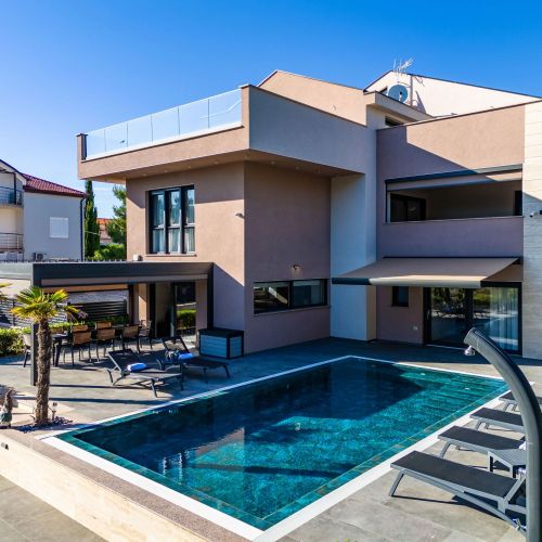 Family-friendly Apartments With Swimming Pool Vir - Kozjak, Vir - 22971 Vir - Kozjak