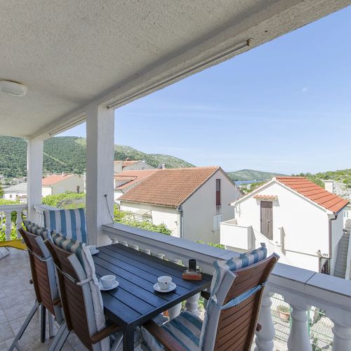 Apartment Niko Grebastica