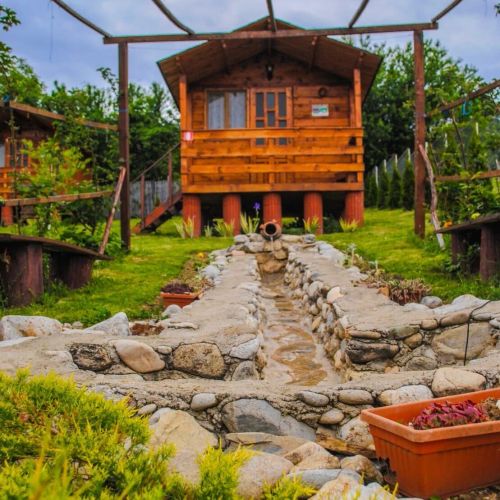 Căsuțele dintre vii Dobrița