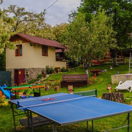Căsuțele dintre vii Dobrița – Dobrița, România
