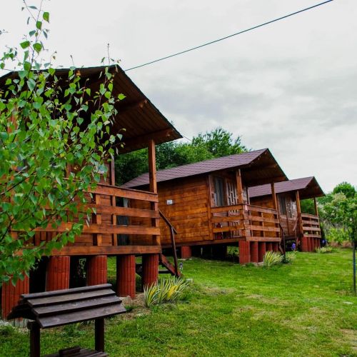 Căsuțele dintre vii Dobrița – Dobrița, România
