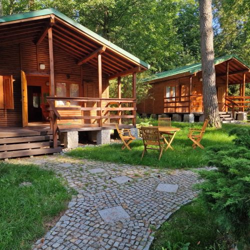 Ośrodek Puszczyk Sieraków Domki drewniane z Bali – Sieraków, Polonia