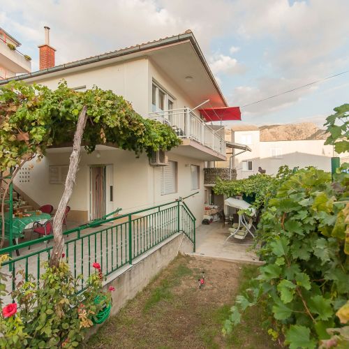 Apartments Neda Omis