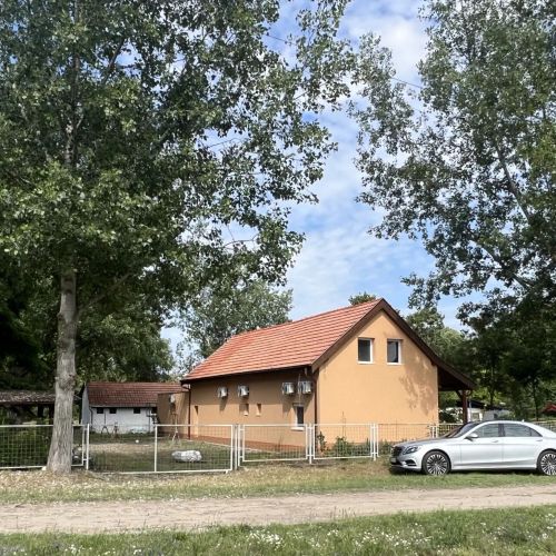 Varga Vendegház 3 Jakuzzival Tiszakécske – Tiszakécske, Ungaria