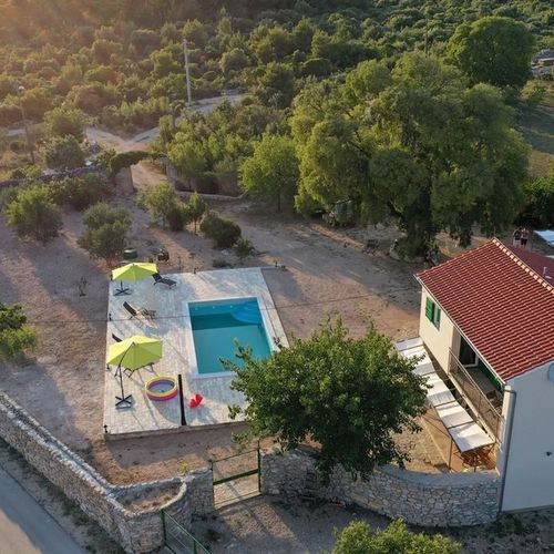 Rooms Agro B&B Linda Pirovac