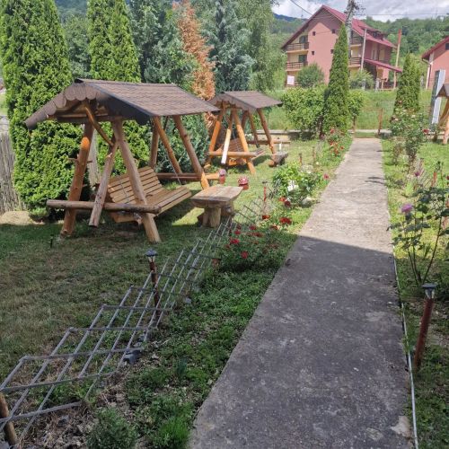 Pensiunea Ricky Căpățânenii Pământeni