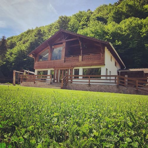 Pensiunea Subcrai cu Centru Spa Zărneşti