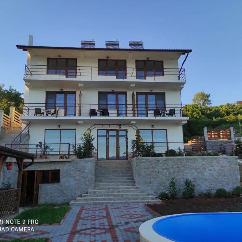 Casa Lyr Svinița