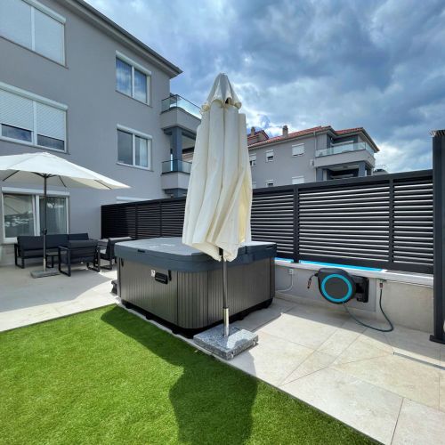 SeaLuxe Apartment with Jacuzzi Šilo – Šilo, Croația