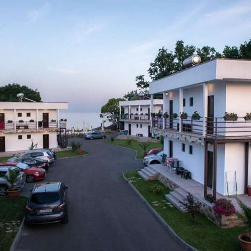 Bungalouri la mare Saturn