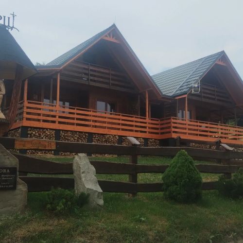 Domki Pod Biegunem. Strefa Relaksu. Bajkowy Świat Smerfów – Żywiec, Polonia