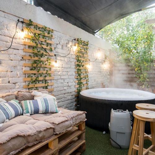 Downtown | Urban Spot Jacuzzi&Cinema București