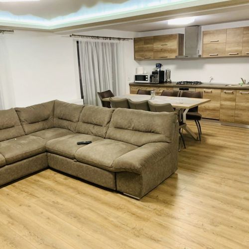 Casa Ariana Ungureni – Ungureni, România