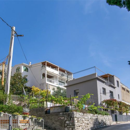 Apartments Ozren Omis