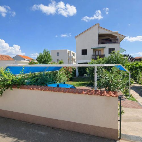 Apartment Mir Betina
