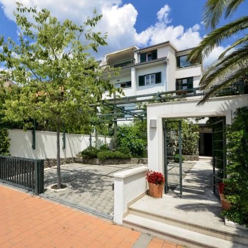 Apartments Gianni Makarska
