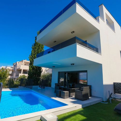 Apartmanok Családok Részére Medencével Murter - 22942