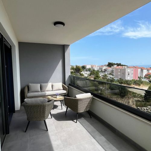 Apartments With Parking Space Makarska - 23392