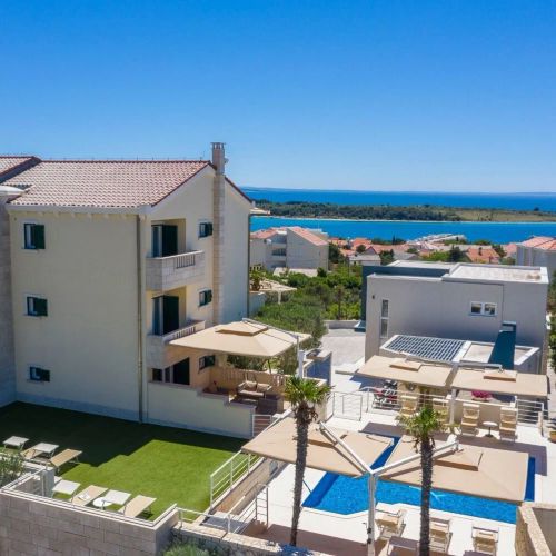 Apartments Tomo Novalja