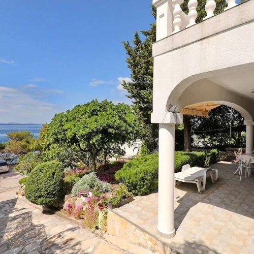 Apartments Djurdja by the sea Murter