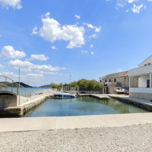 Apartment Denko by the sea Betina