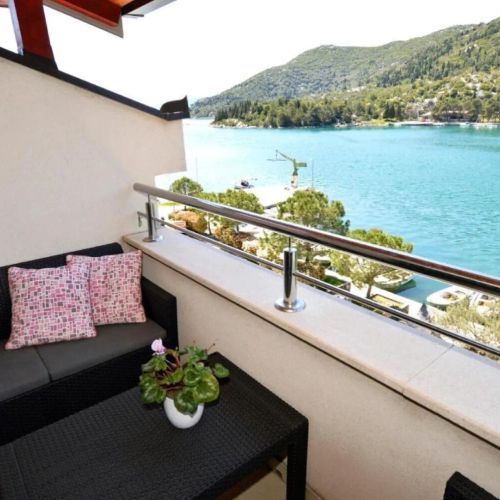 Apartment Leo Ploce