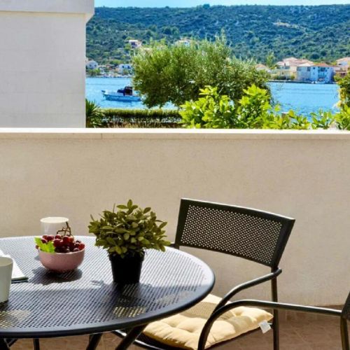 House Pazanin Vinisce – Vinišće, Croația