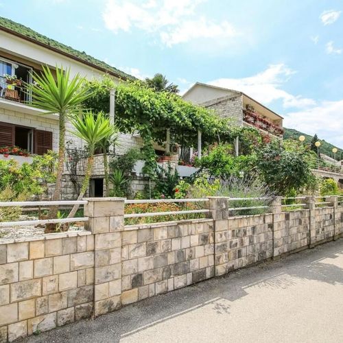 Apartments Ivana Trpanj