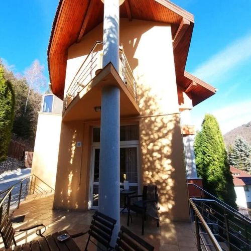 Marble Villa: Luxury Estate - Central but Intimate Sinaia – Sinaia, România
