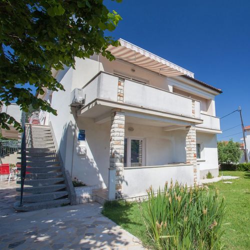 Apartments & rooms Dekanic Baska