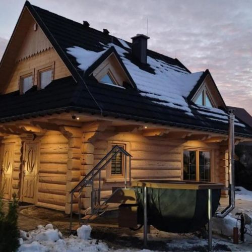 Dom z bala Koronka - Górskie Przysiółki w Koniakowie 