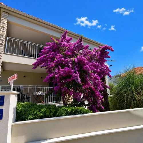 Apartments Mateo Primosten