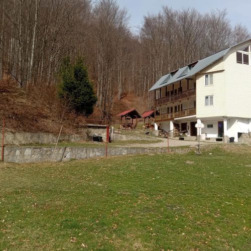 Pensiunea 14 Scaune Tudose Cașoca