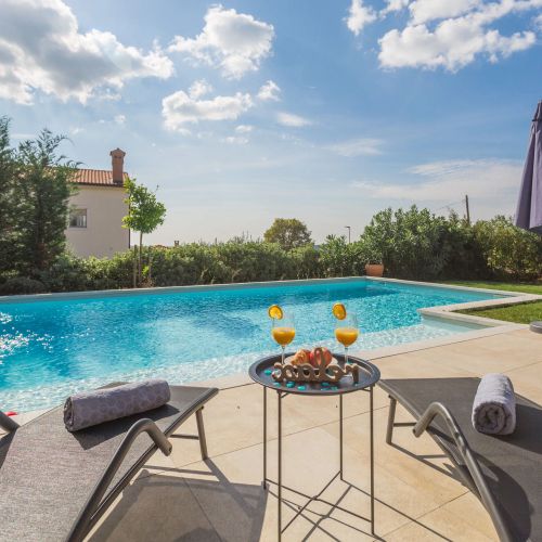 Villa Nar s bazenom i predivnim panoramskim pogledom na more Sveti Lovrec – Selina, Croația