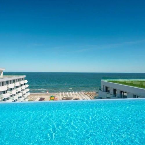 Royale Sundance 305 Infinity Beach Pool & Spa Mamaia Nord – Mamaia, România