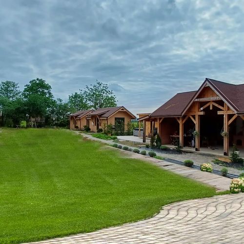 Casa Gorjeană Complex Peştişani