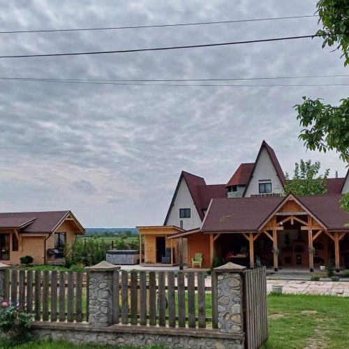 Casa Gorjeană Complex Peştişani – Peştişani, România