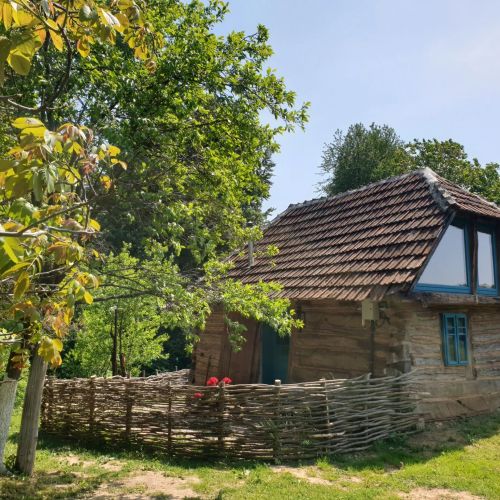 Casa Strâmbă Zece Hotare