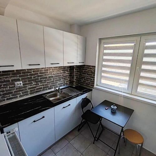 Nicolle Studio 2 Pitești  – Pitești, România