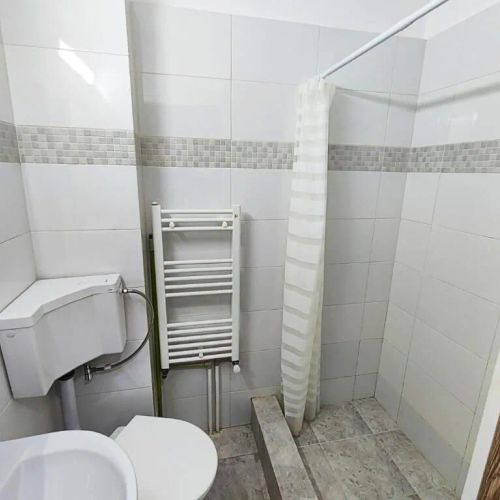 Nicolle Studio 2 Pitești  – Pitești, România