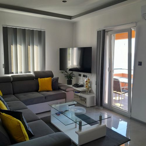 Apartments With Parking Space Omiš - 23229