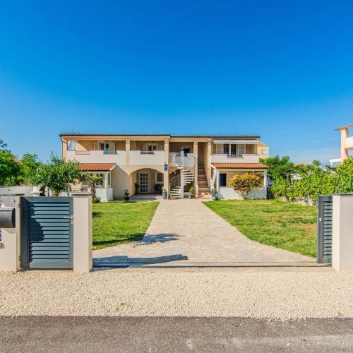 Apartments Juracak Josip i Mira Nin – Nin, Croația