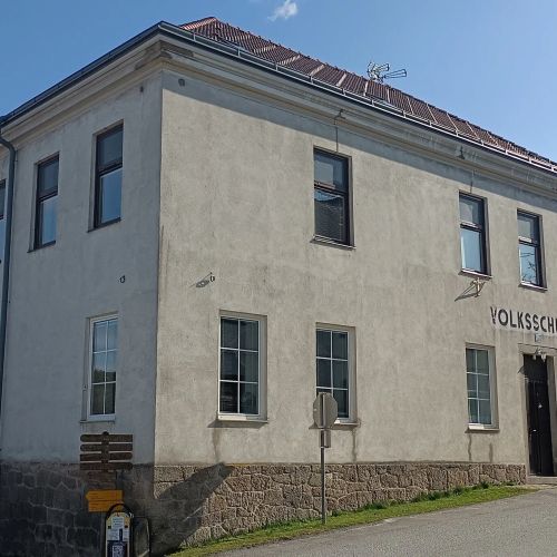 Frühstückspension AlteVolksschule Heinrichs