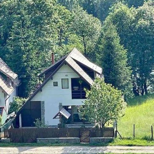 Casa Emana Teșila – Teșila, România