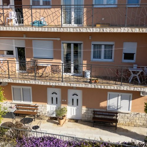 Apartments Cezar Stobrec