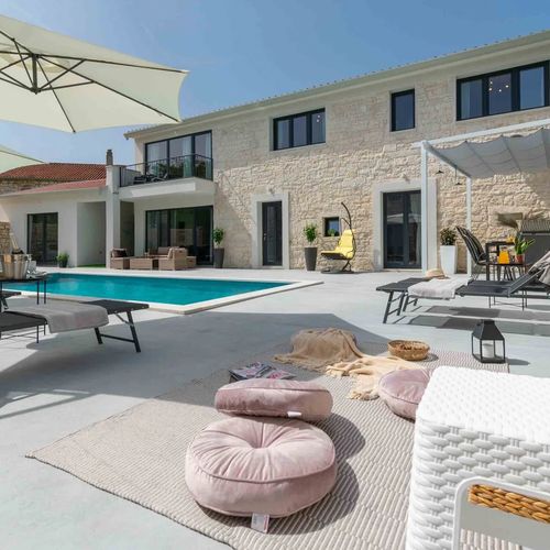 Designer Villa Simone Kringa Tinjan