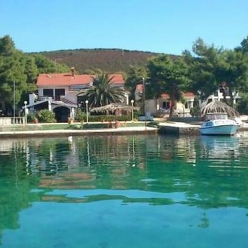 Family Friendly Seaside Apartments Brgulje, Molat - 24673 Brgulje