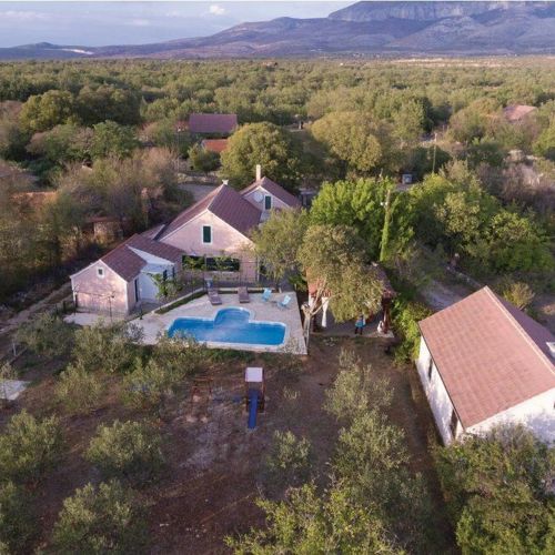 House Back to nature Drniš