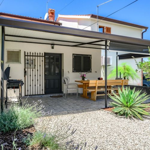 House Miha Tar